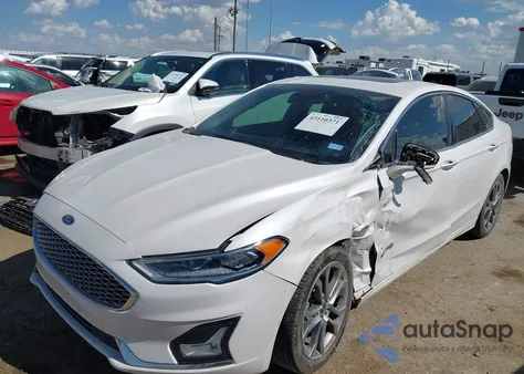 2019 Ford Fusion Hybrid Titanium z USA, uszkodzony, nr VIN 3FA6P0RU2KR240199